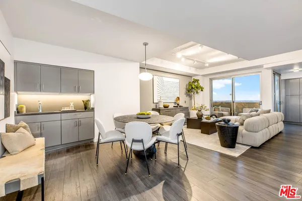 $999,999 | 7250 Franklin Avenue, Unit 1204, Los Angeles, CA 90046