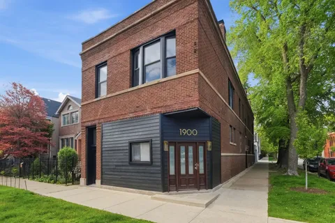 $1,399,000 | 1900 West Oakdale Avenue, Chicago, IL 60657
