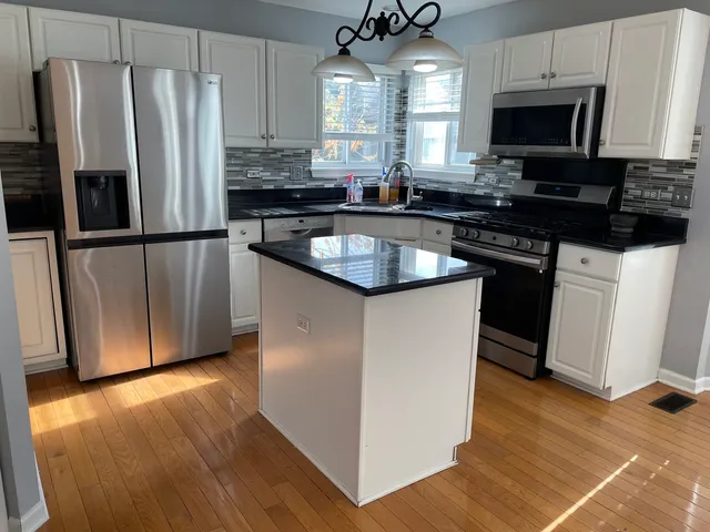 $3,200 | 3181 Hopewell Drive, Aurora, IL 60502