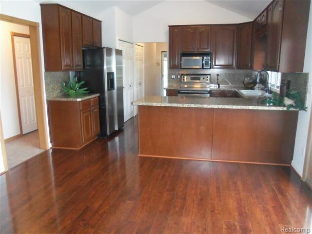 2311 Bullock Road Lapeer, MI 48446 - Photo 14 of 36 100_3671 (Small).jpg