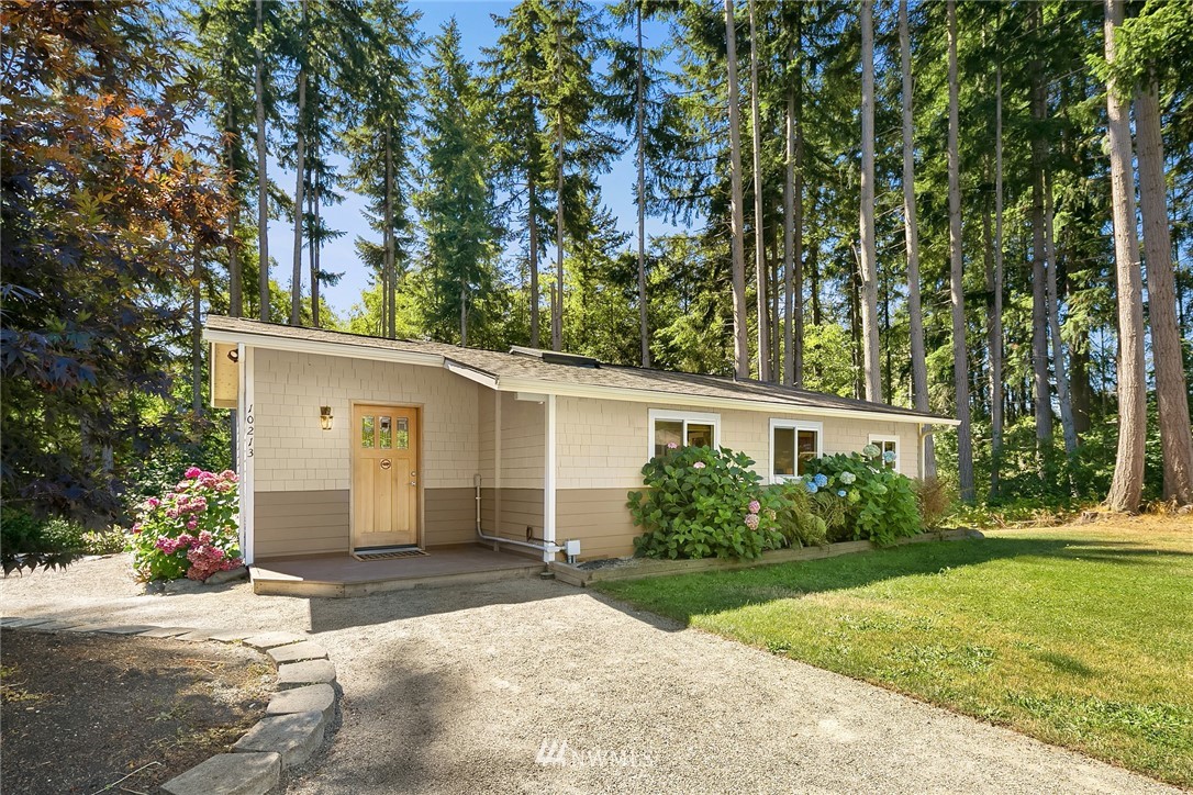 10213 Southwest Cove Road Vashon, WA 98070 - Photo 1 of 25