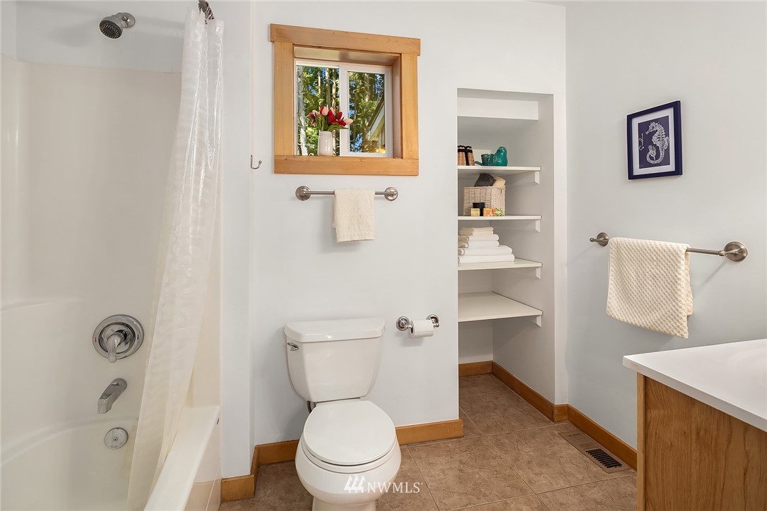 10213 Southwest Cove Road Vashon, WA 98070 - Photo 14 of 25