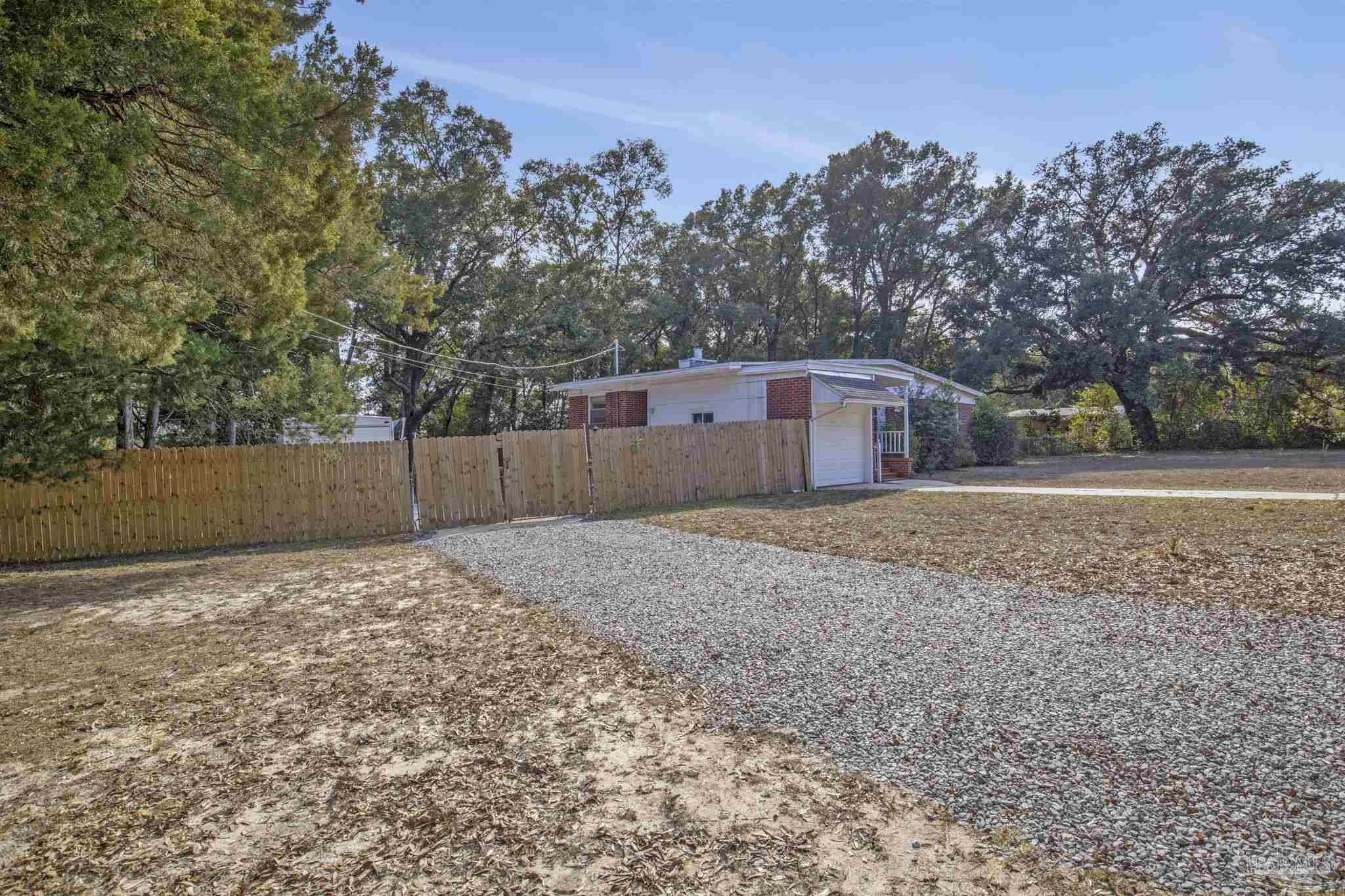 6589 Cedar Street Milton, FL 32570 - Photo 4 of 42