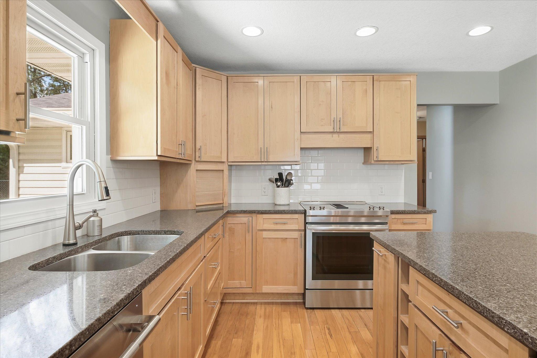 2209 Midlothian Road Roseville, MN 55113 - Photo 12 of 50 Gallery Image 12