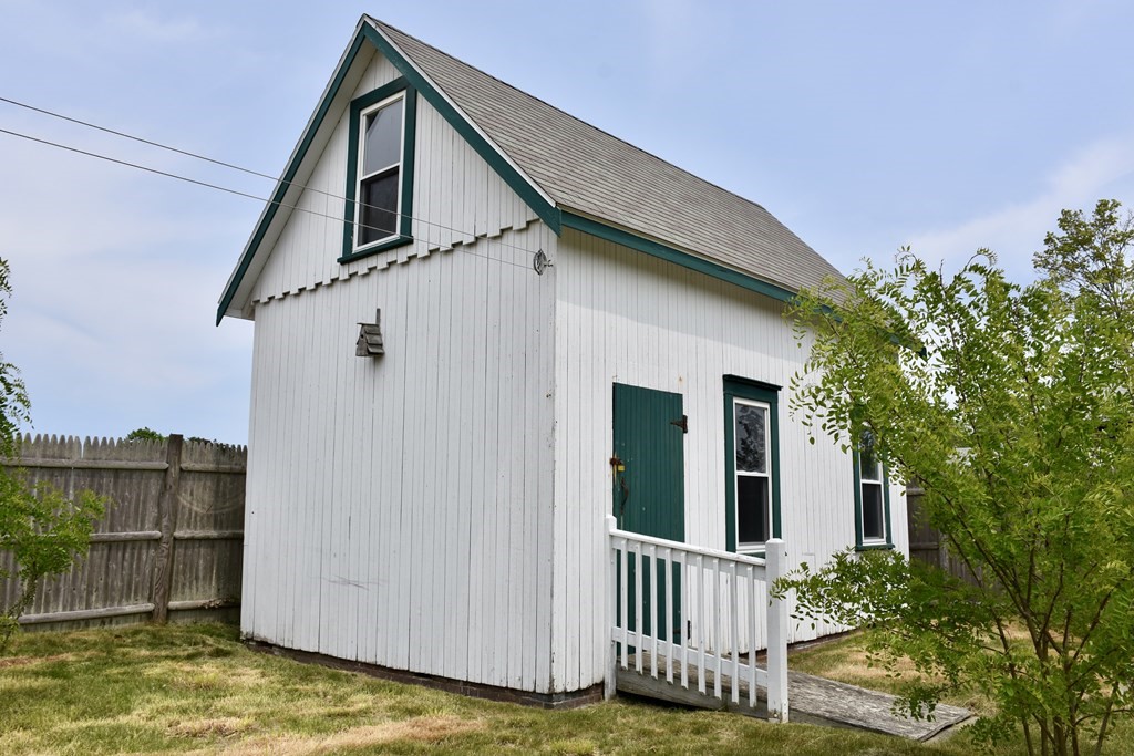 215 High Street Wareham, MA 02571 - Photo 8 of 19 a view of a house with backyard and plants
