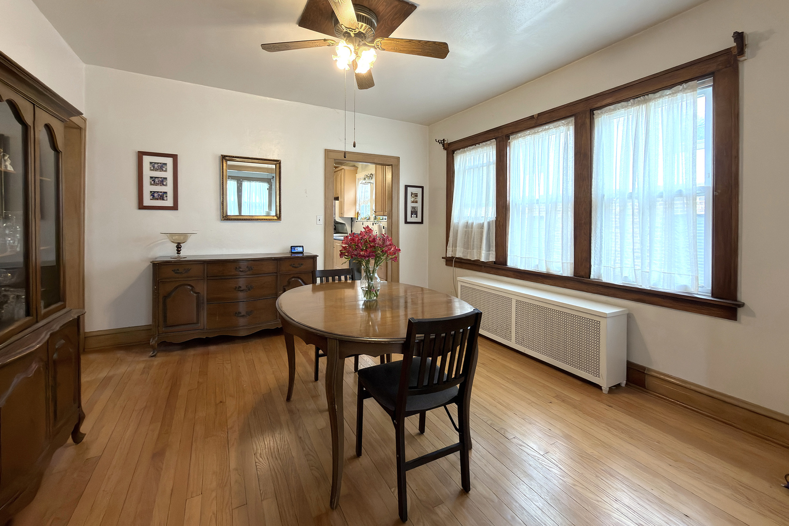 118 South William Street Mount Prospect, IL 60056 - Photo 11 of 24 a view of a dining room with furniture and window