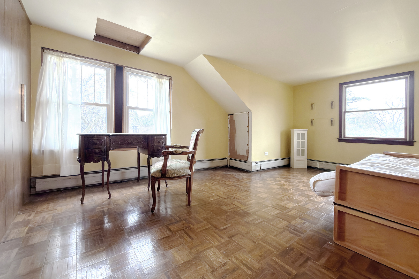 118 South William Street Mount Prospect, IL 60056 - Photo 18 of 24 a view of a livingroom with furniture and a window