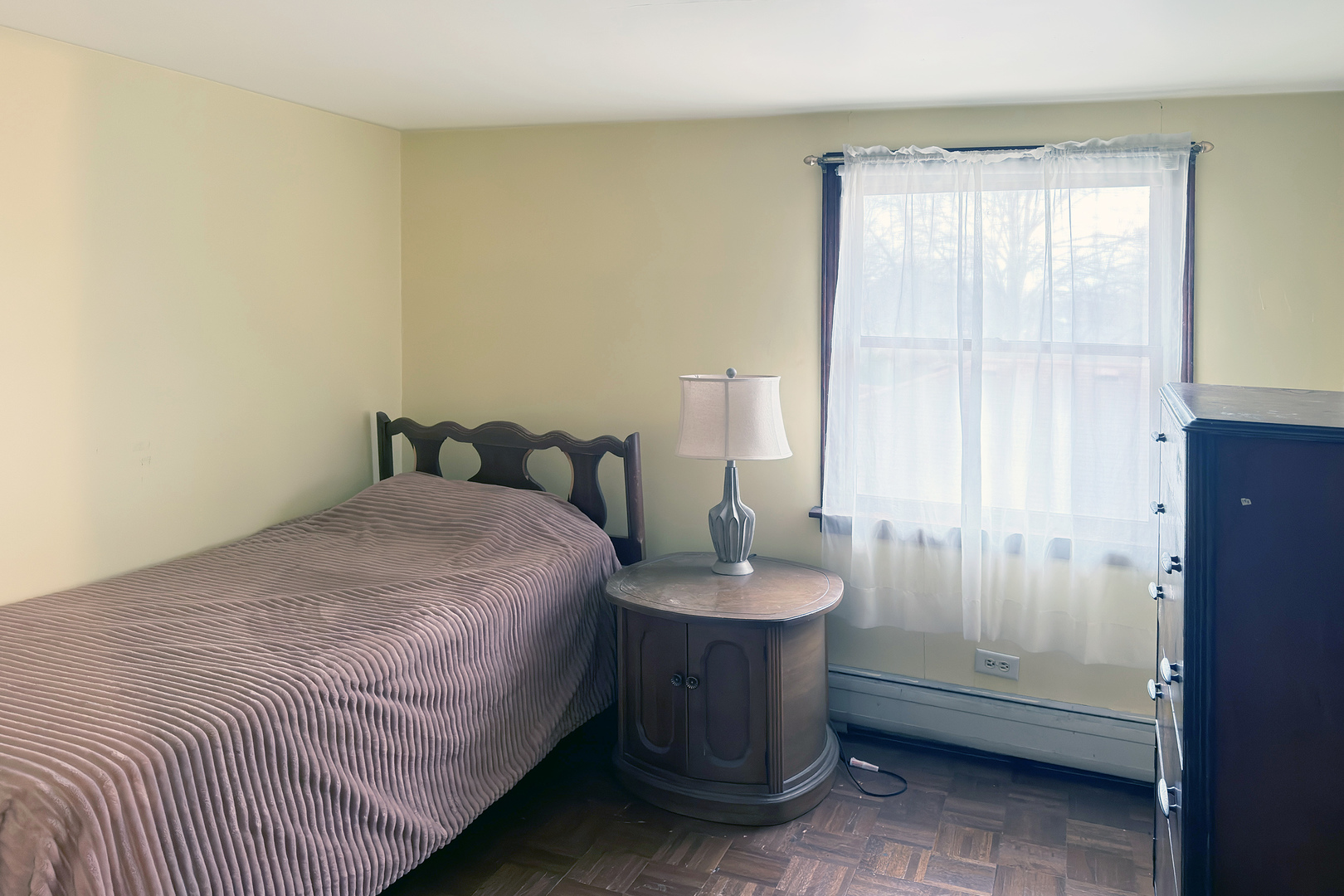 118 South William Street Mount Prospect, IL 60056 - Photo 19 of 24 a spacious bedroom with a bed and a window