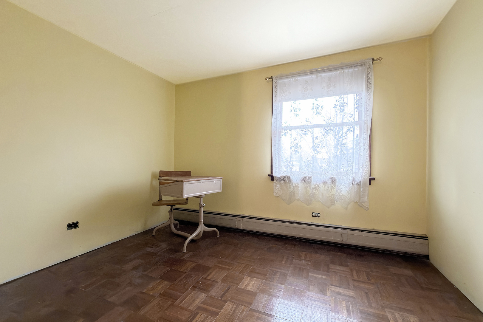 118 South William Street Mount Prospect, IL 60056 - Photo 20 of 24 a view of room with window