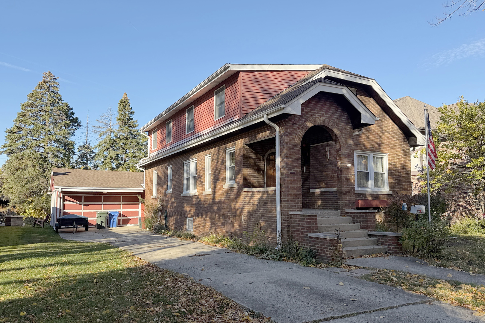 118 South William Street Mount Prospect, IL 60056 - Photo 3 of 24 a front view of a house with a yard