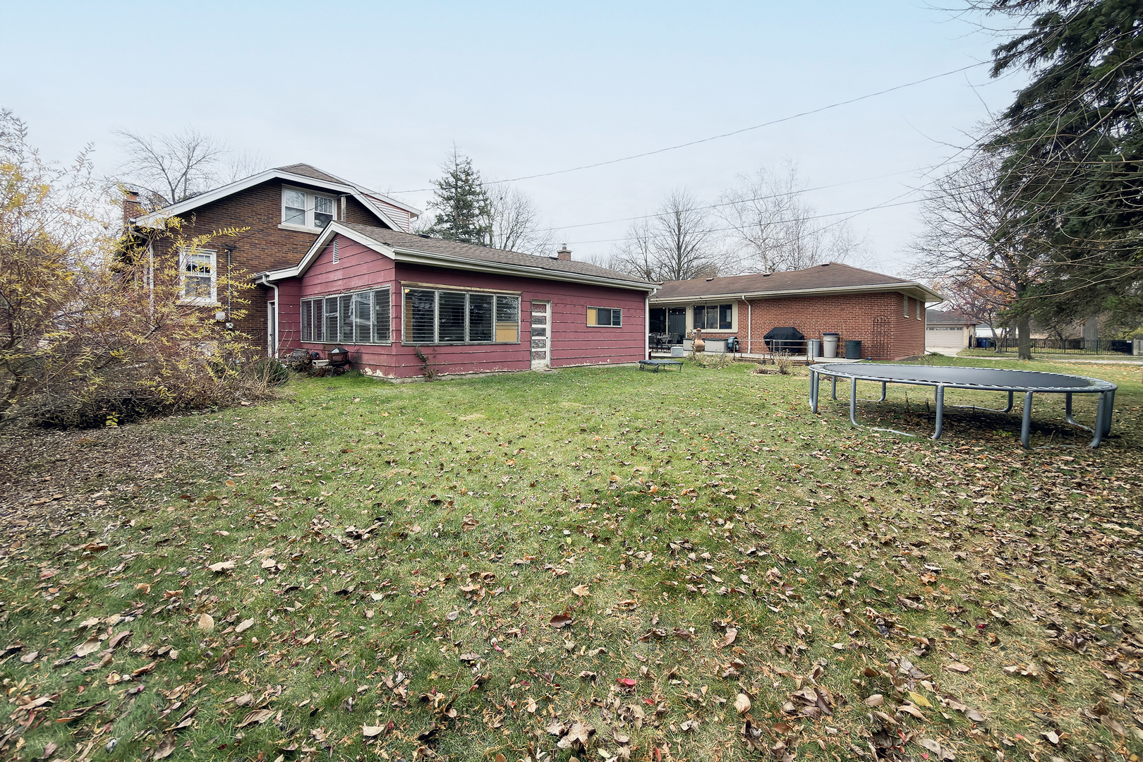 118 South William Street Mount Prospect, IL 60056 - Photo 5 of 24 a view of a house with a yard