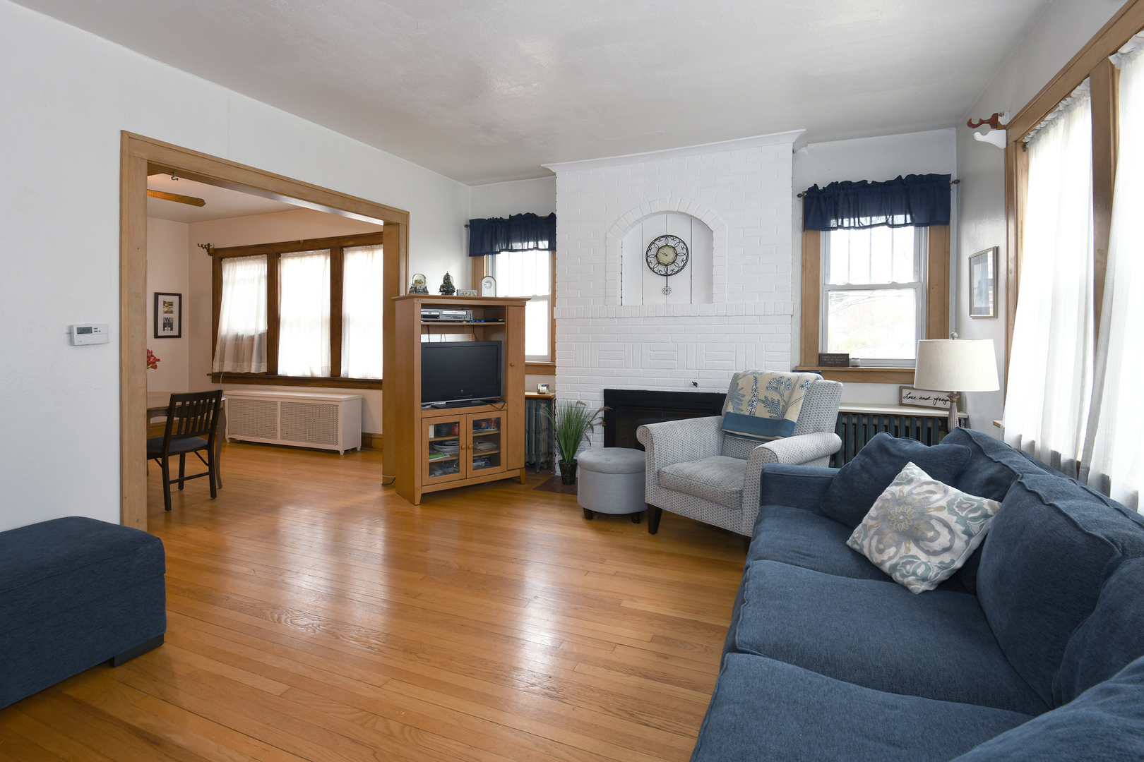 118 South William Street Mount Prospect, IL 60056 - Photo 7 of 24 a living room with furniture and a large window
