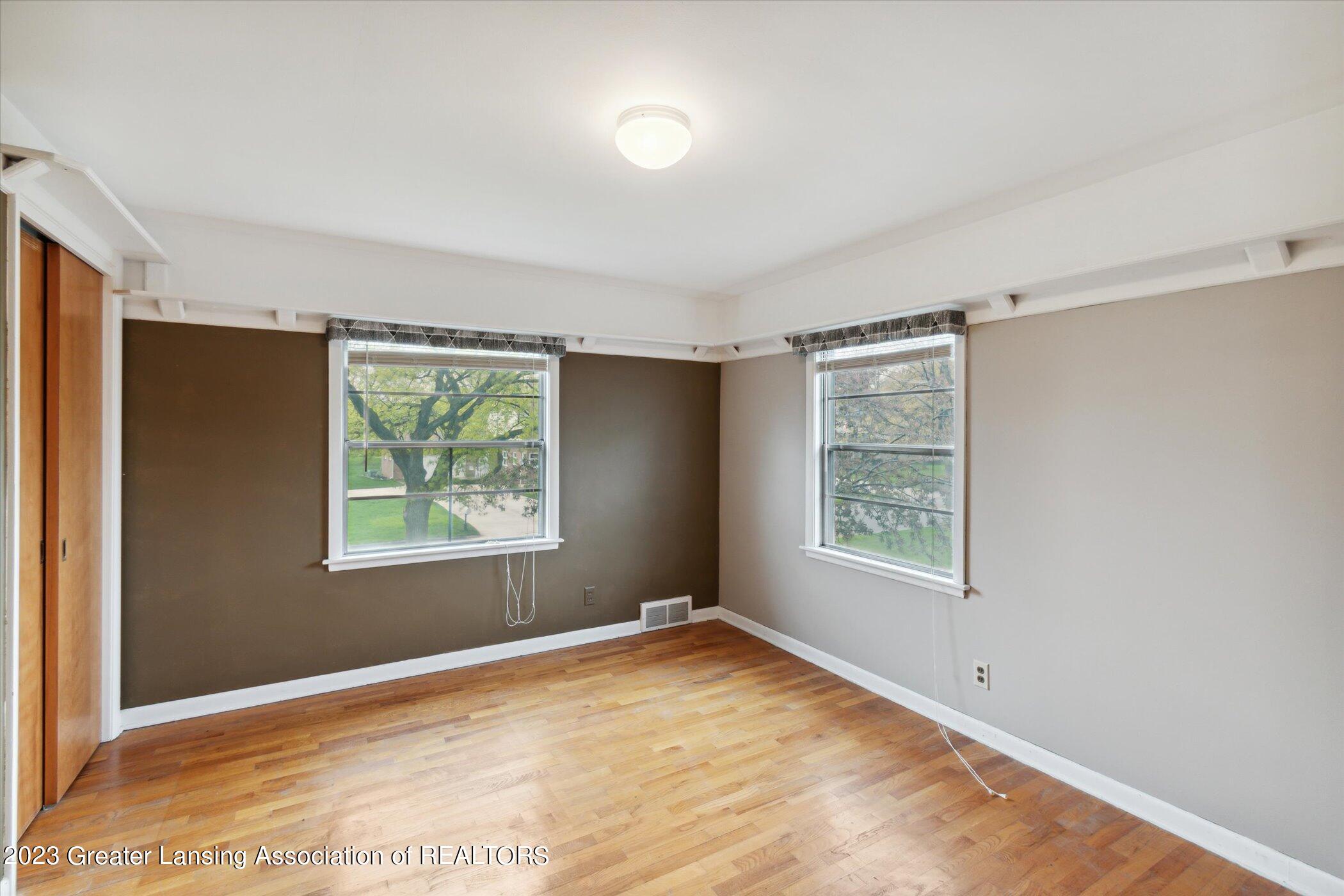 1710 Nottingham Road Lansing, MI 48911 - Photo 32 of 50 35-1710-Nottingham-Rd-Lansing-MI-48911-W