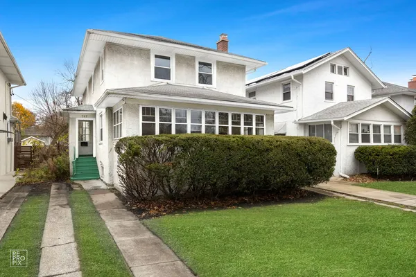 $3,995 | 727 North Ridgeland Avenue, Oak Park, IL 60302