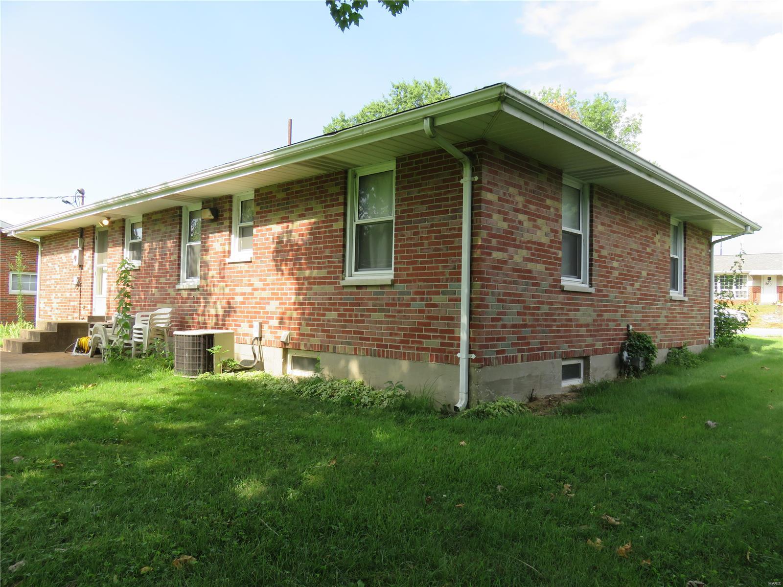 25 Richard Street Waterloo, IL 62298 - Photo 7 of 38