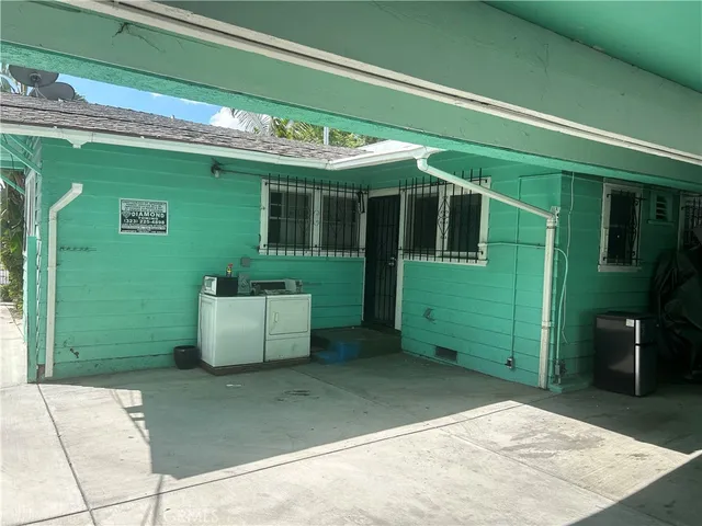 a view of a entrance door of the house