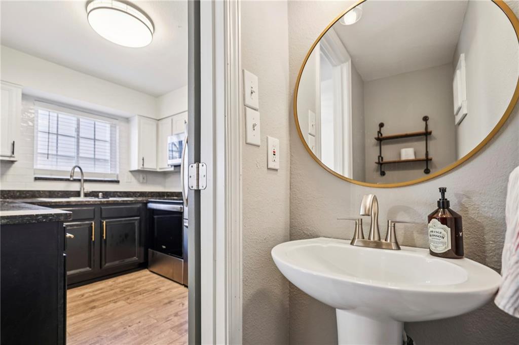 6940 Roswell Road, Unit A21 Atlanta, GA 30328 - Photo 21 of 25 a en suite bathroom with a sink and a mirror