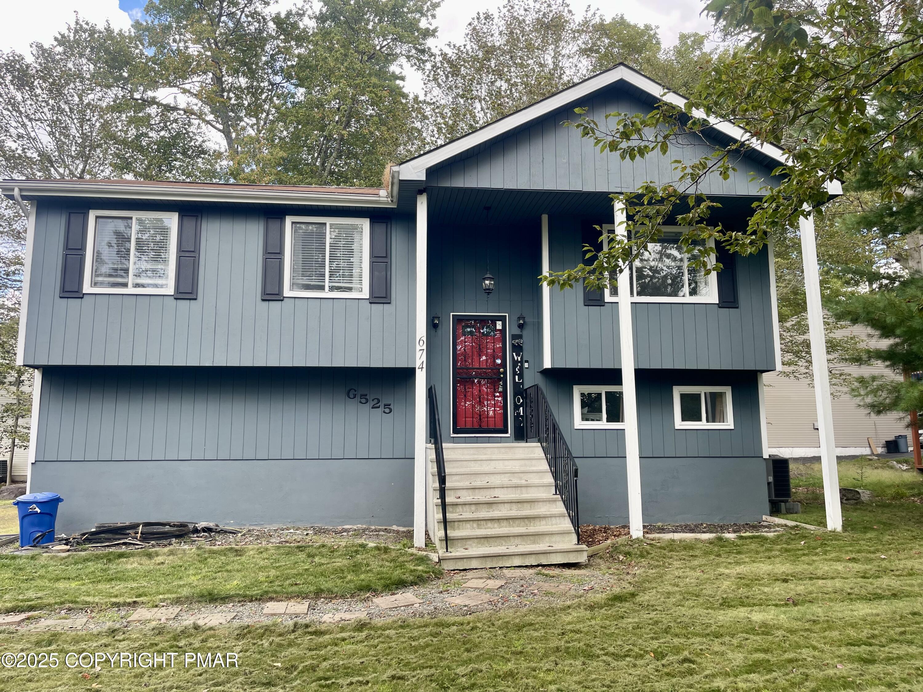 674 Country Pl Drive Tobyhanna, PA 18466 - Photo 1 of 17 a front view of a house with garden