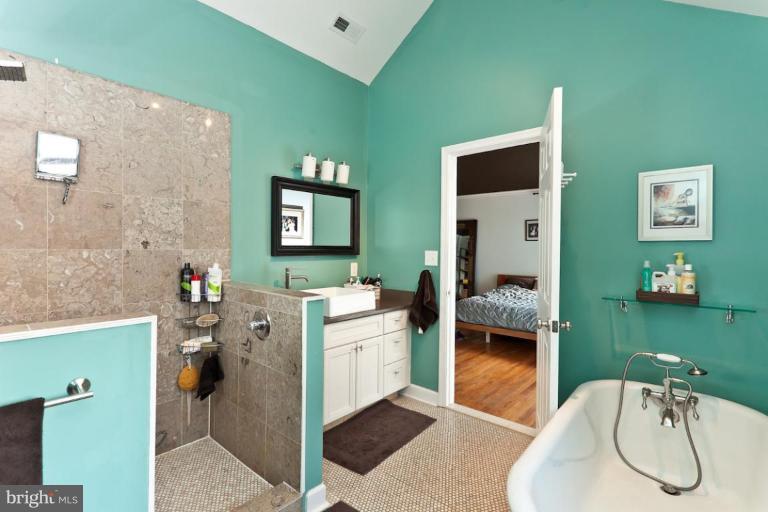 409 Rolling Rd. Catonsville, MD 21228 - Photo 17 of 29 Master Bath