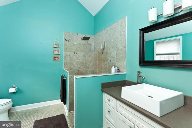 409 Rolling Rd. Catonsville, MD 21228 - Photo 18 of 29 Master Bath #2