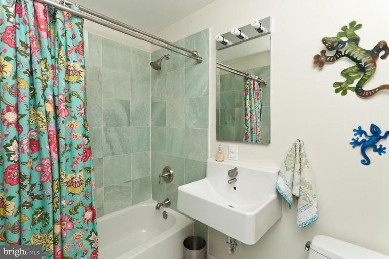 409 Rolling Rd. Catonsville, MD 21228 - Photo 24 of 29 Bath #2