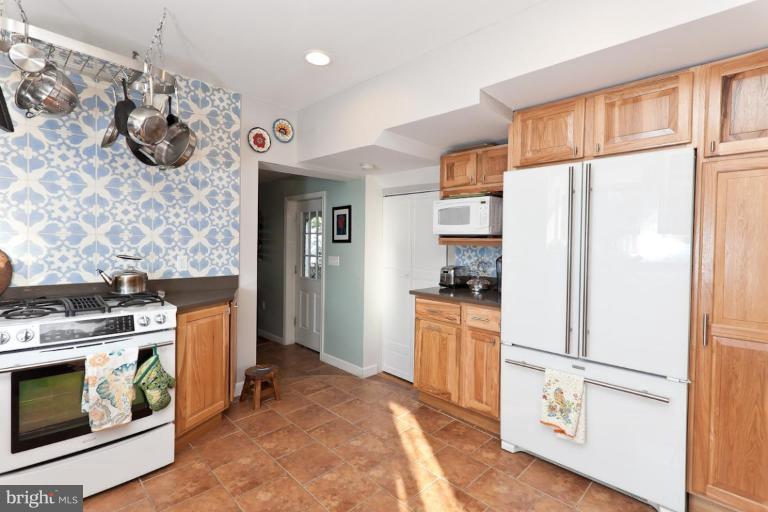 409 Rolling Rd. Catonsville, MD 21228 - Photo 8 of 29 Kitchen