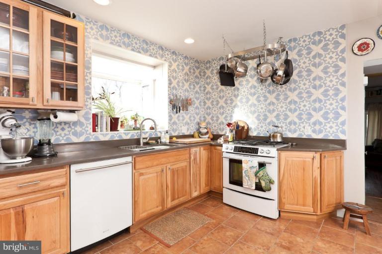 409 Rolling Rd. Catonsville, MD 21228 - Photo 9 of 29 Kitchen #2