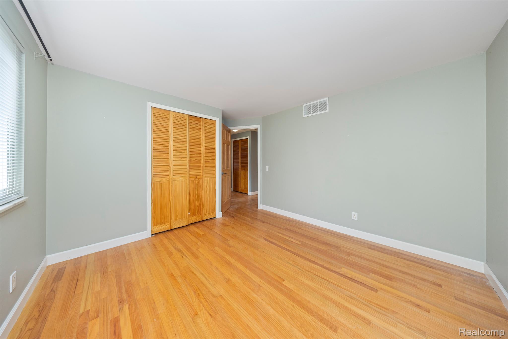 5731 Farmington Road West Bloomfield, MI 48322 - Photo 10 of 54 Gallery Image 10