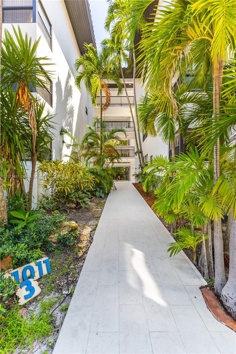 101 Ocean Ln Drive, Unit 1012 Key Biscayne, FL 33149 - Photo 25 of 39 a view of a yard with plants and trees