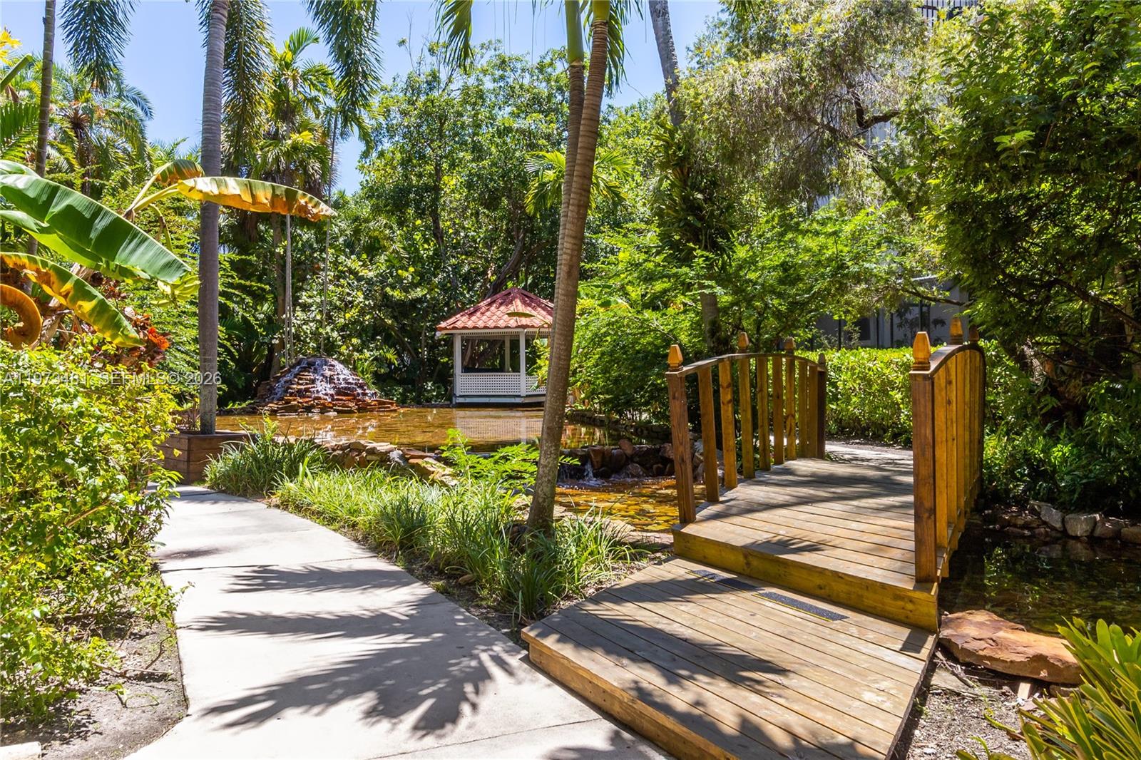 101 Ocean Ln Drive, Unit 1012 Key Biscayne, FL 33149 - Photo 38 of 39 a view of a backyard with sitting area