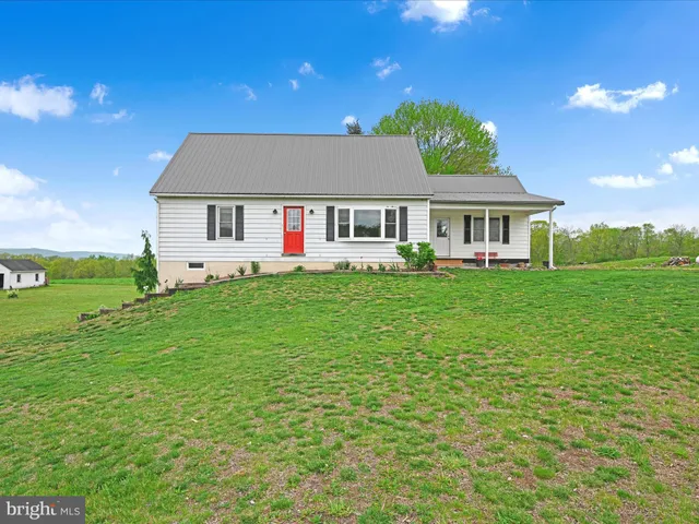 $300,000 | 805 South Crossroads Road, Lykens, PA 17048