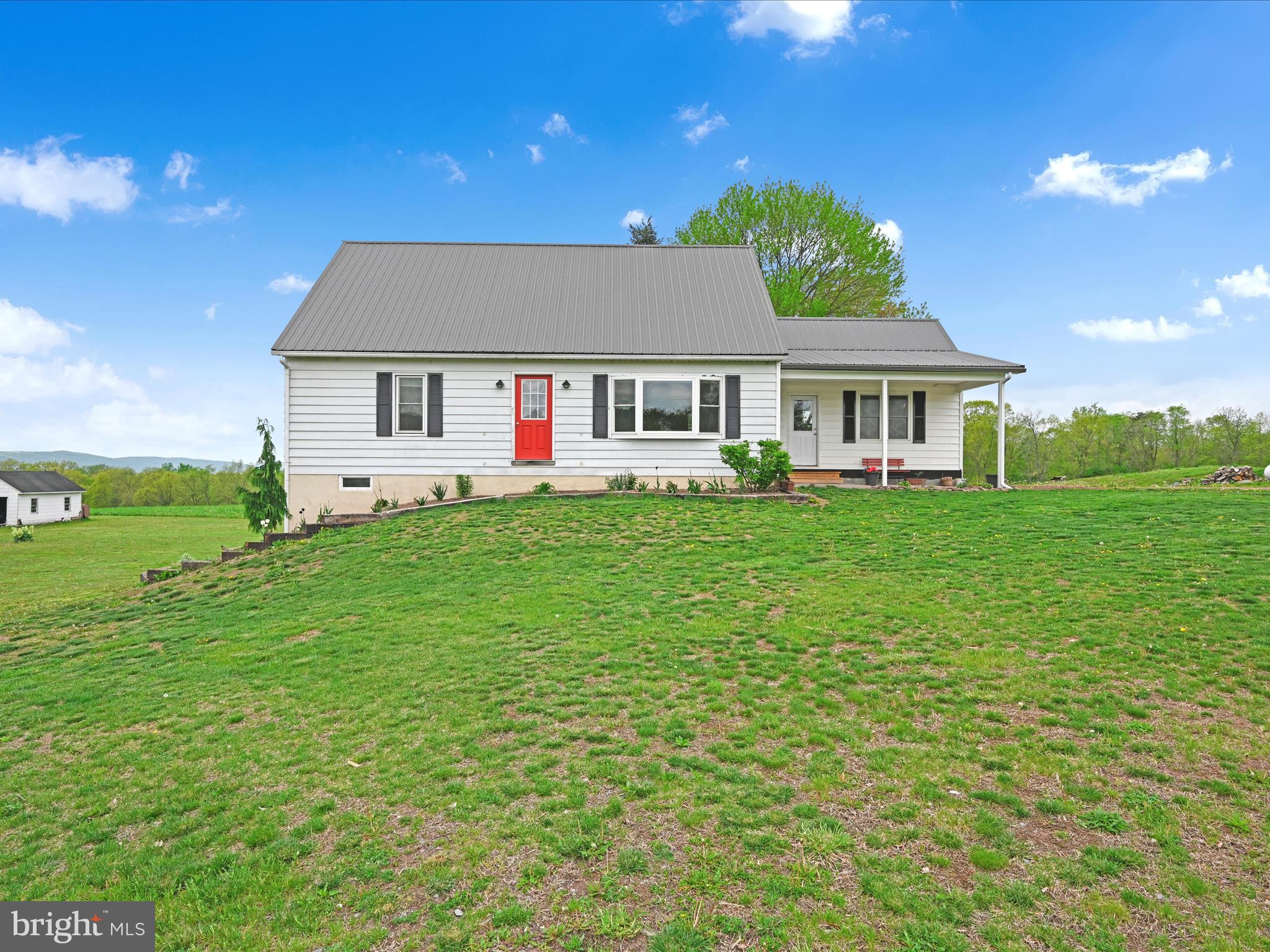 805 South Crossroads Road Lykens, PA 17048 - Photo 1 of 48 Front