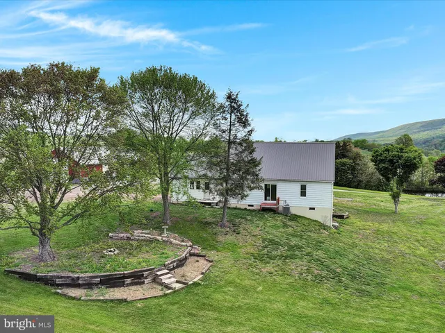 $300,000 | 805 South Crossroads Road, Lykens, PA 17048