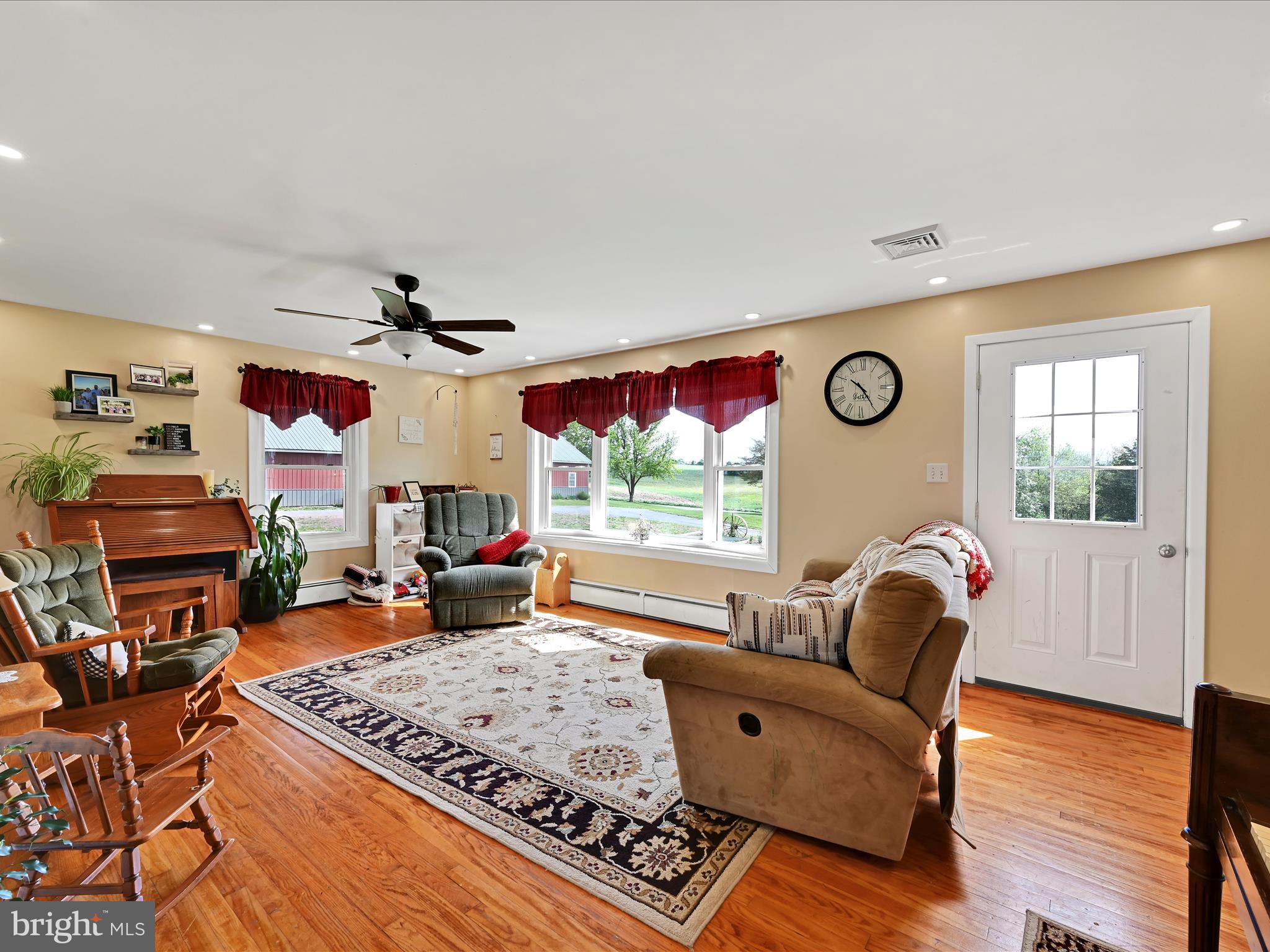 805 South Crossroads Road Lykens, PA 17048 - Photo 5 of 48 Living Room