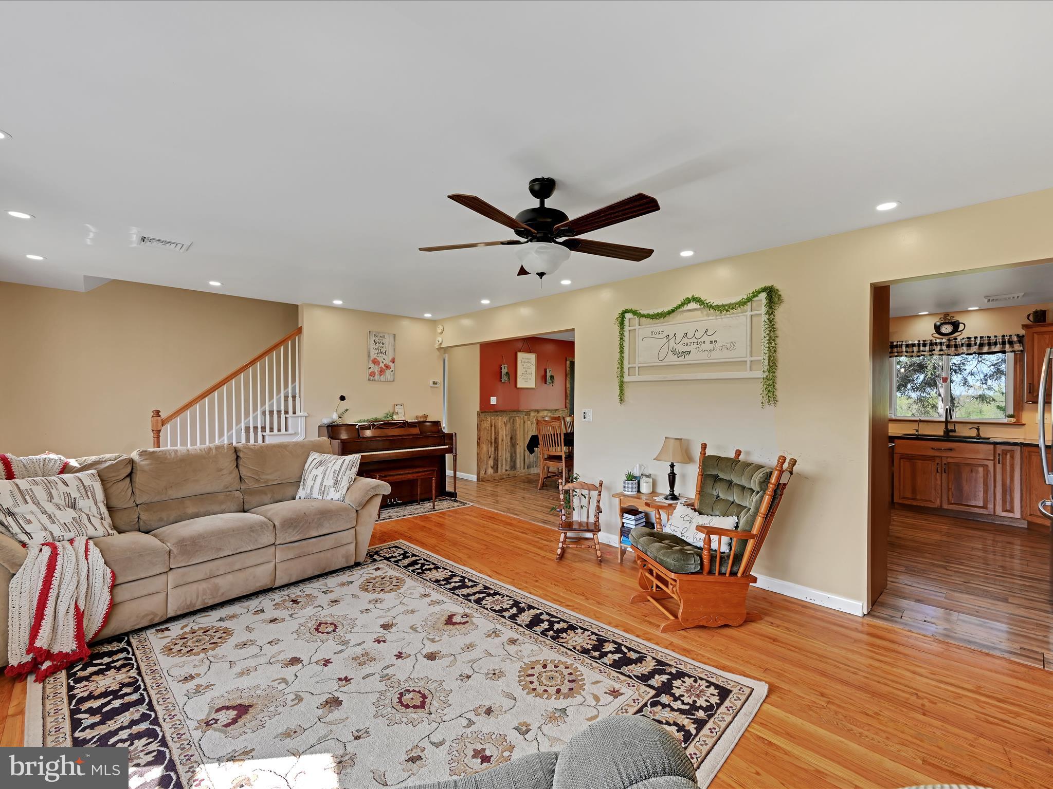 805 South Crossroads Road Lykens, PA 17048 - Photo 6 of 48 Living Room