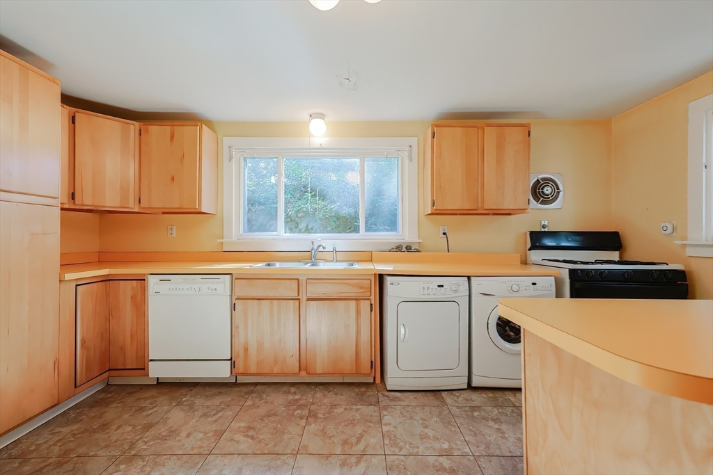 89 Dudley Road Wayland, MA 01778 - Photo 10 of 37 Gallery Image 10
