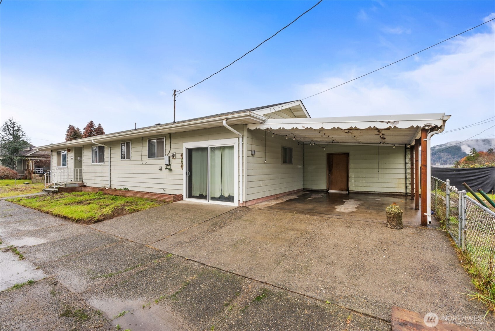 404 11th Street Raymond, WA 98577 - Photo 2 of 21