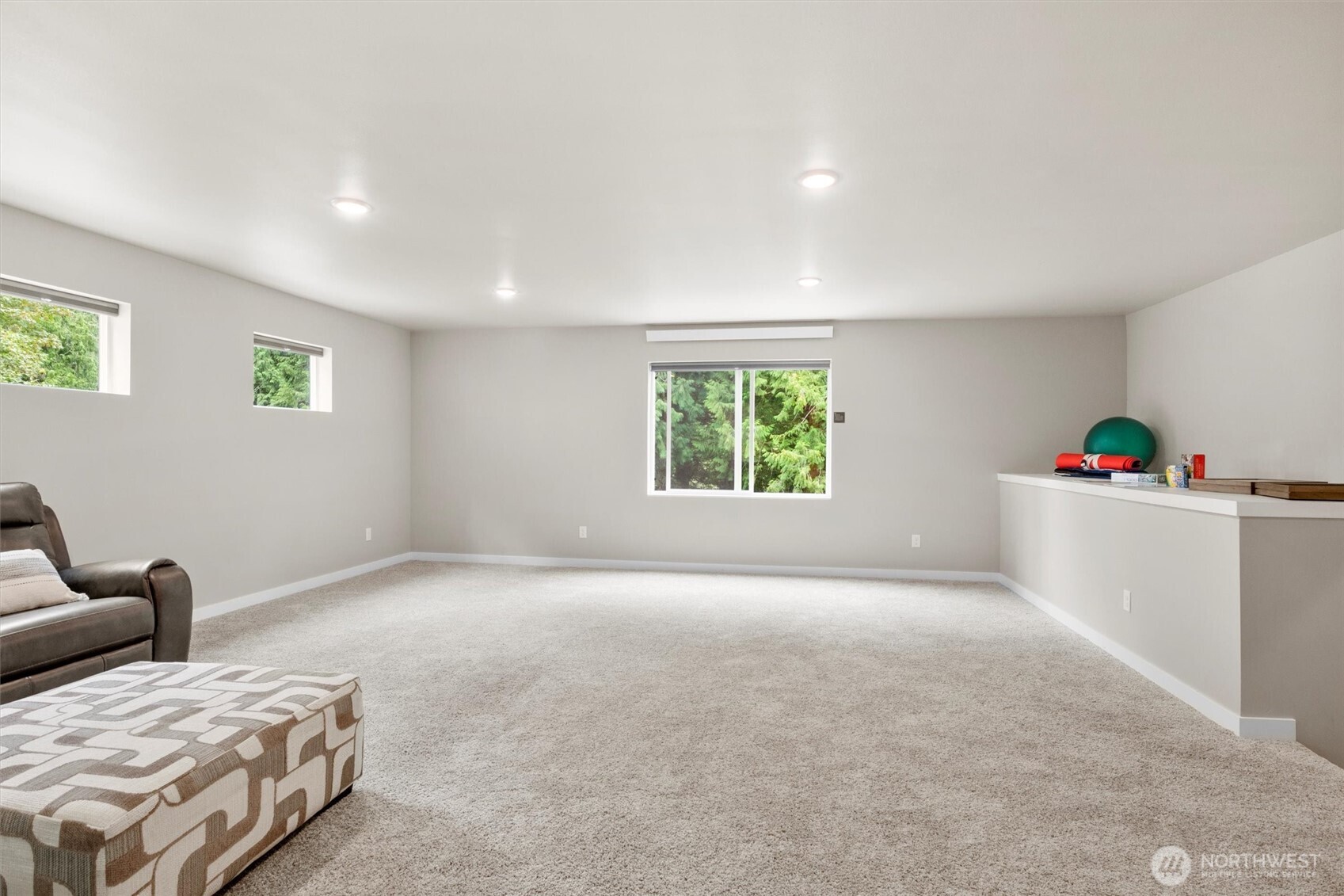 38 Harborview Drive Bellingham, WA 98229 - Photo 22 of 39 a view of livingroom with furniture