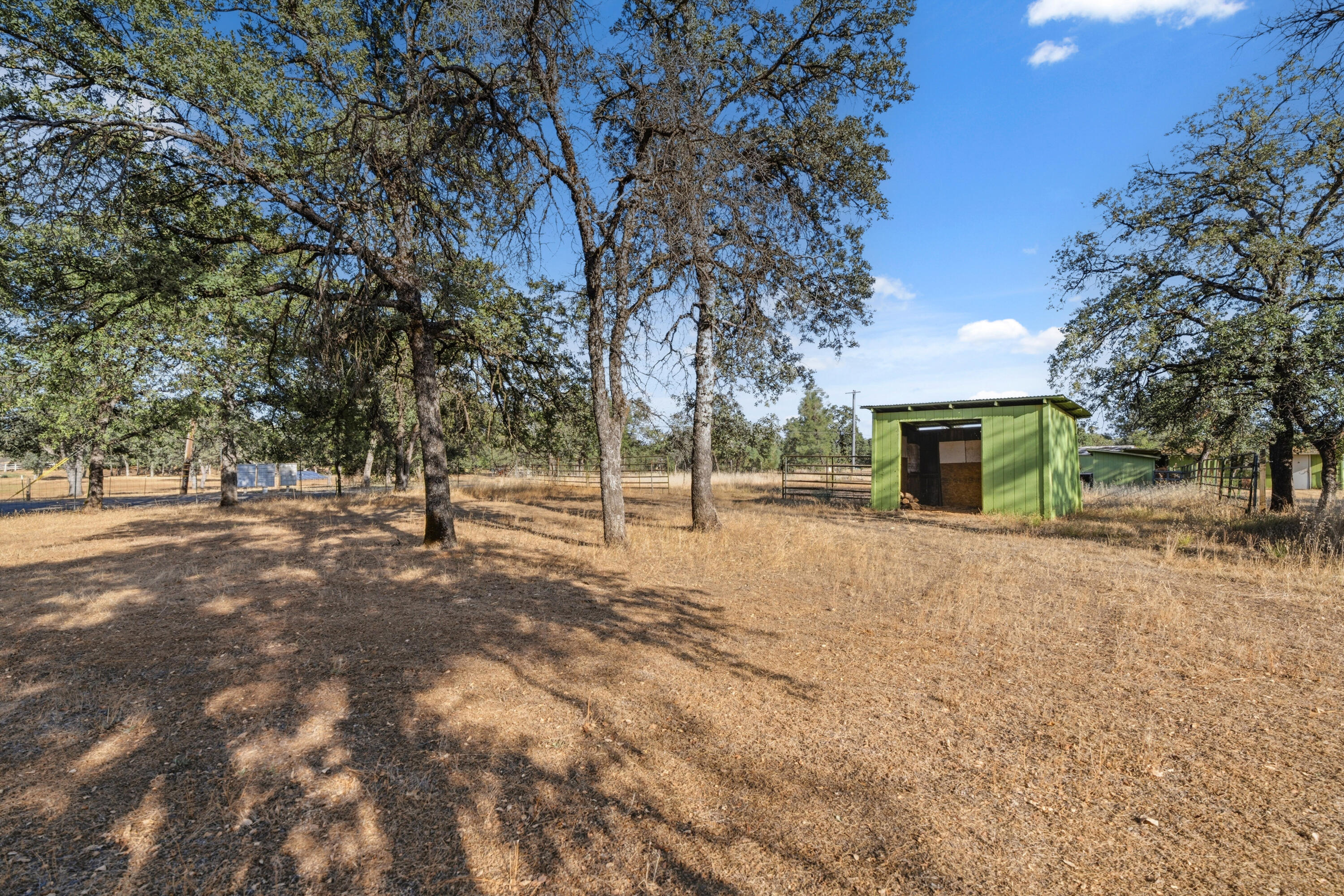 21241 Boyle Road Redding, CA 96003 - Photo 43 of 61 horse barn