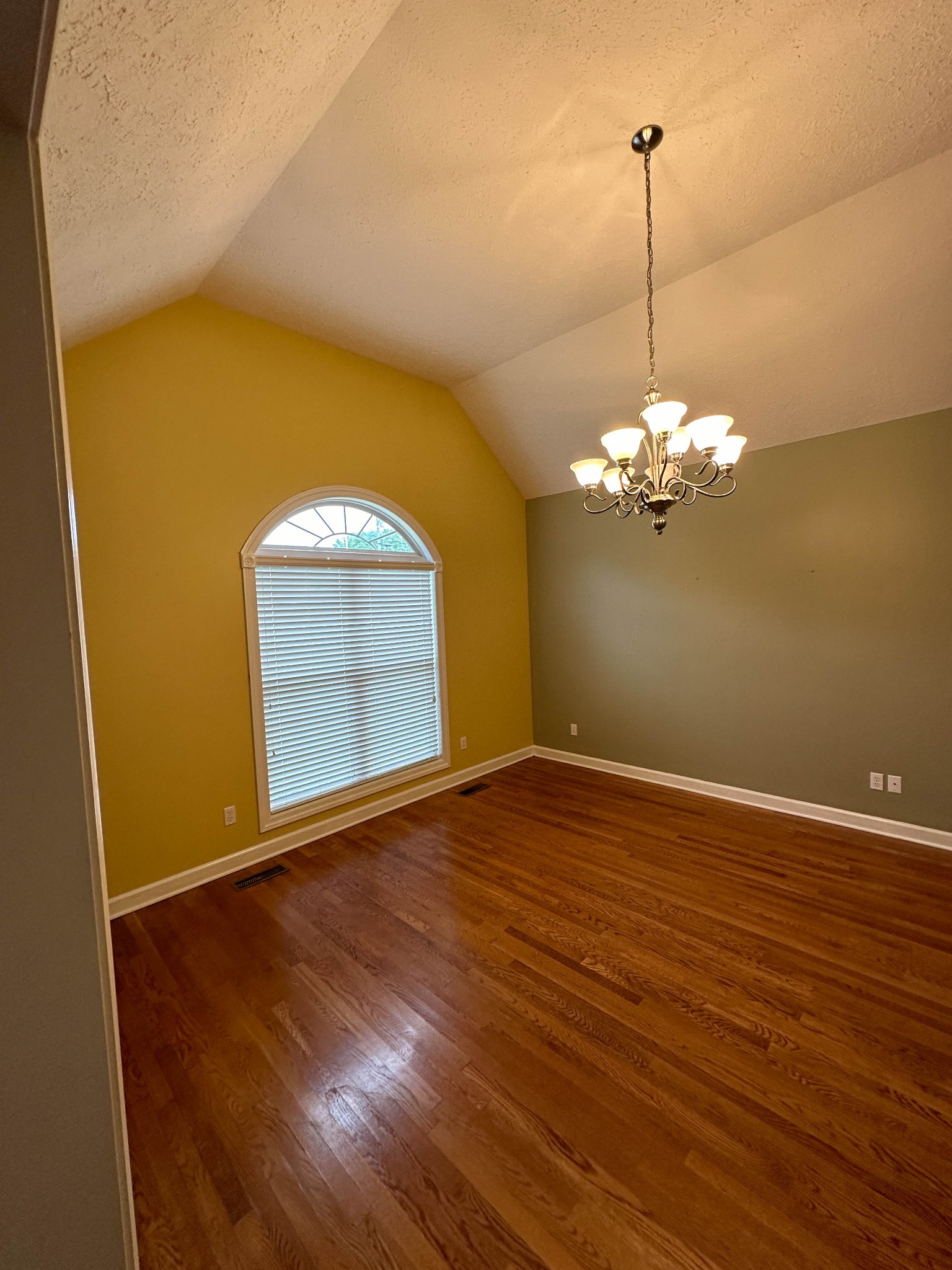 110 Post Road Manchester, TN 37355 - Photo 13 of 68 a view of livingroom with window