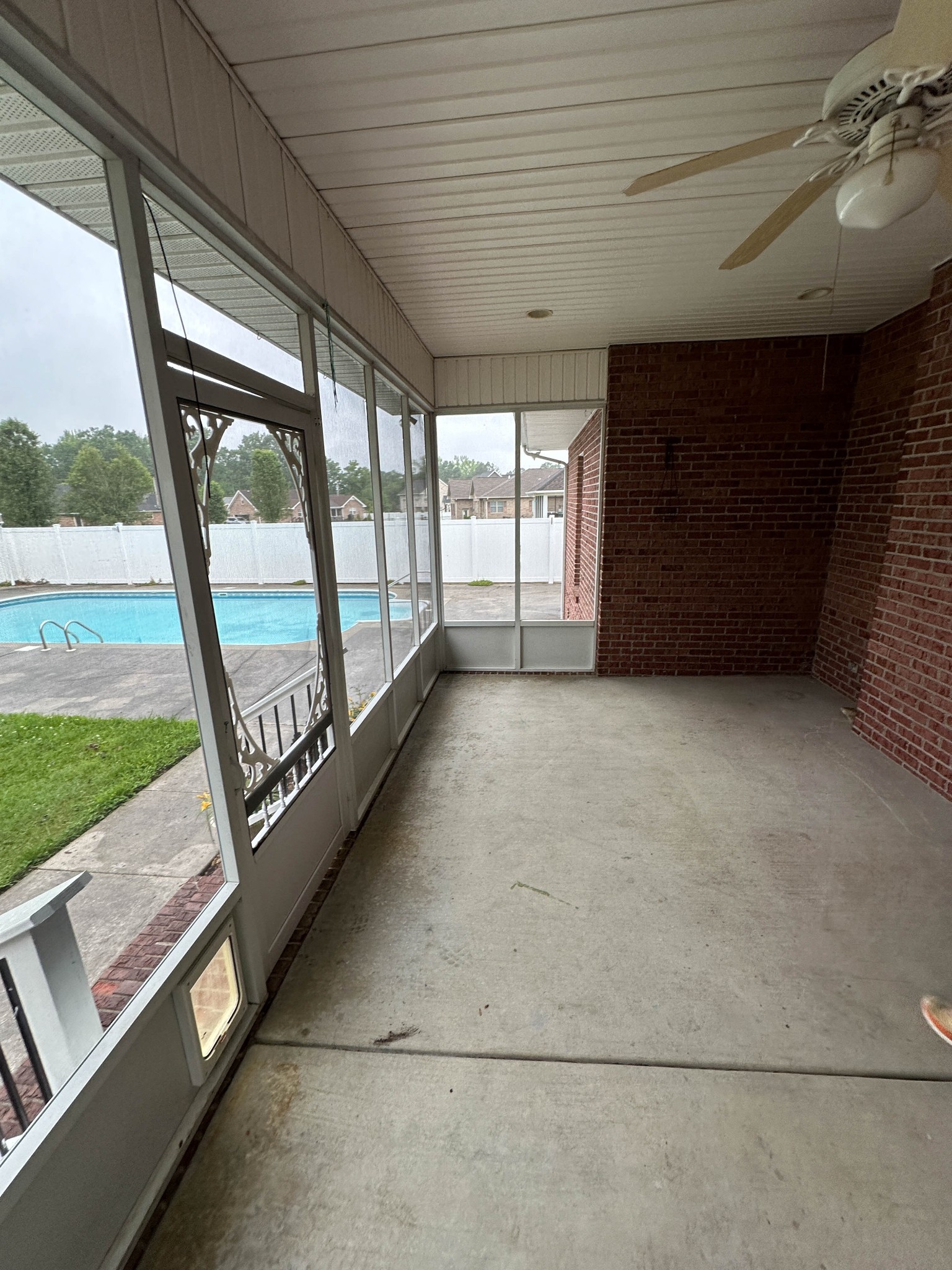 110 Post Road Manchester, TN 37355 - Photo 58 of 68 a view of an empty room with windows