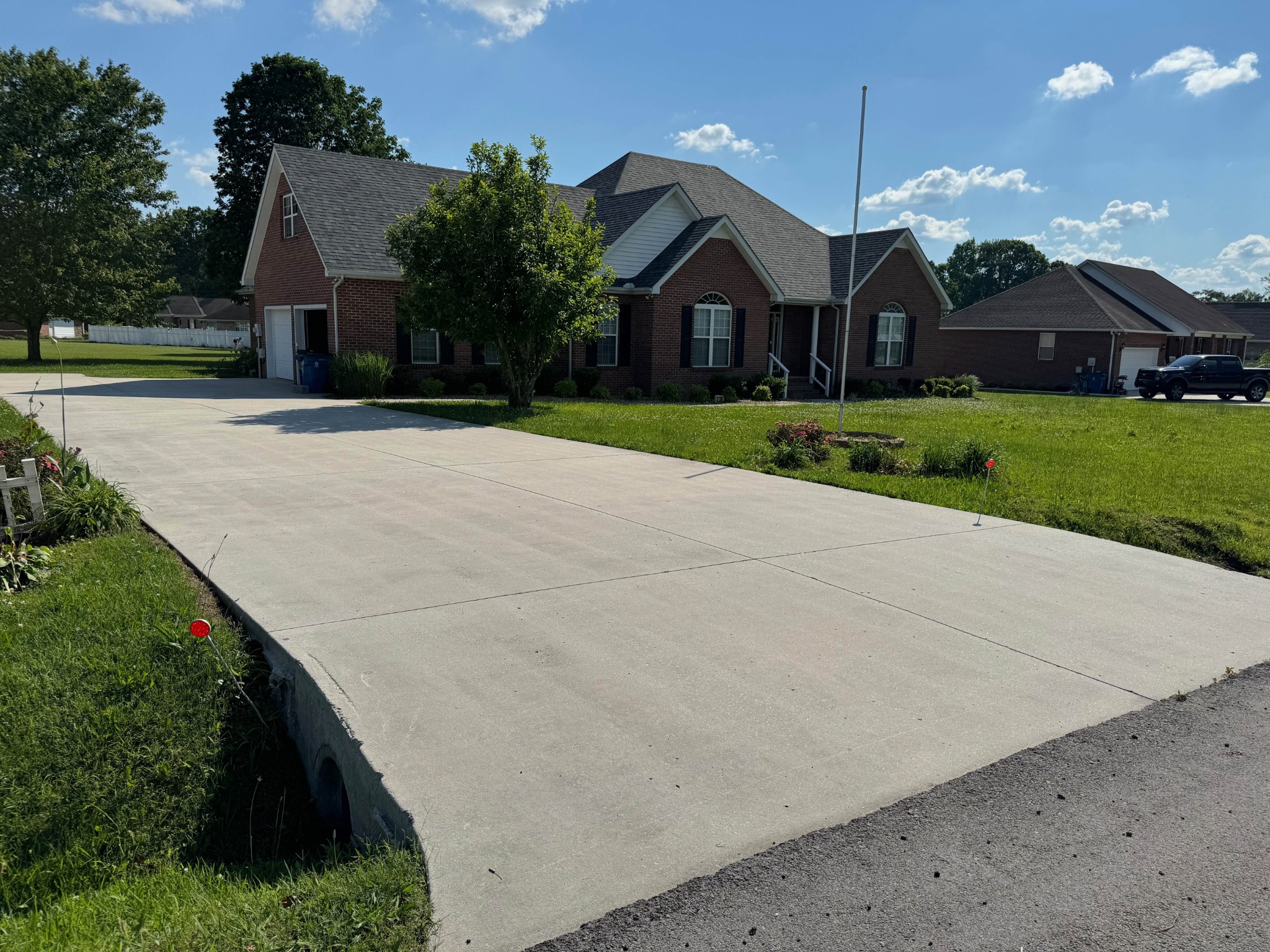 110 Post Road Manchester, TN 37355 - Photo 68 of 68 a front view of a house with a yard