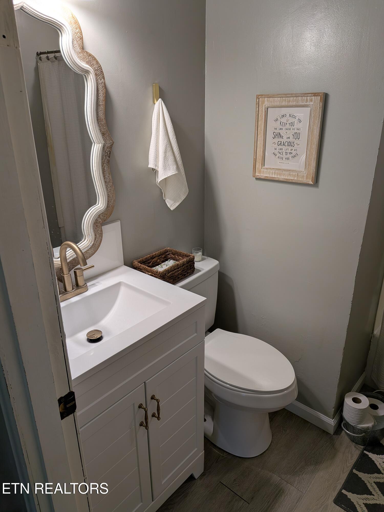 8135 Harmon Road Powell, TN 37849 - Photo 14 of 32 HarmonRd_11_1stBath1 (1)