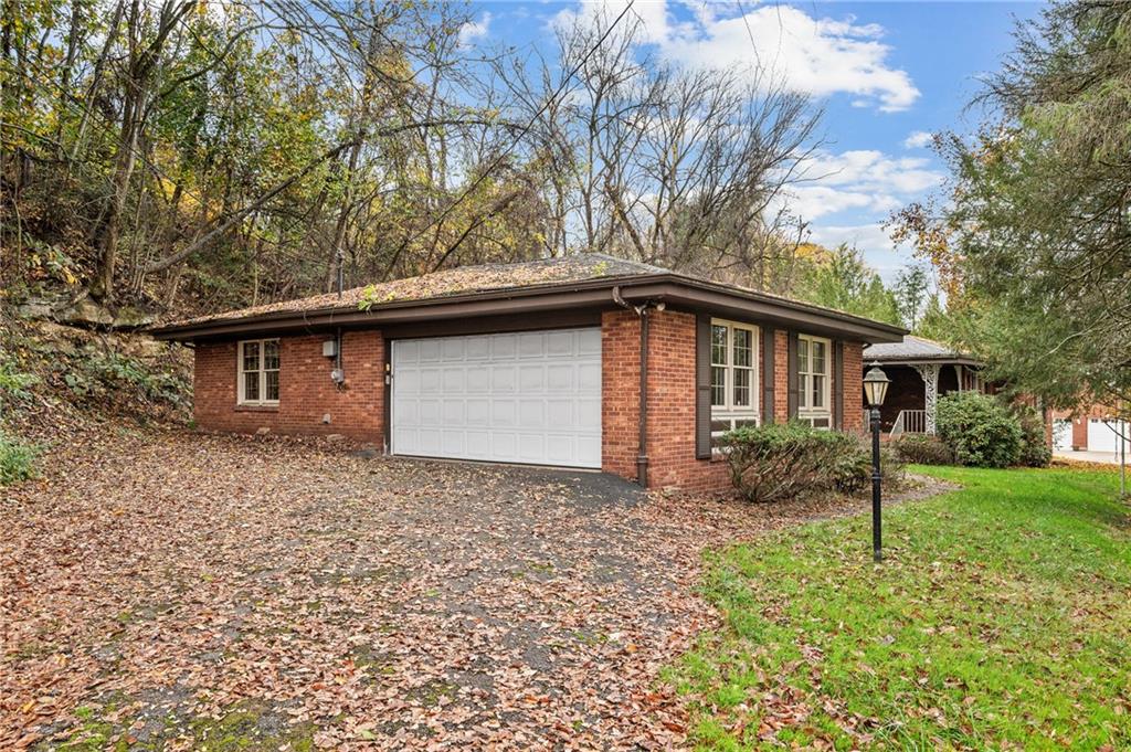2409 Henderson Road White Oak, PA 15131 - Photo 2 of 31 Gallery Image 2