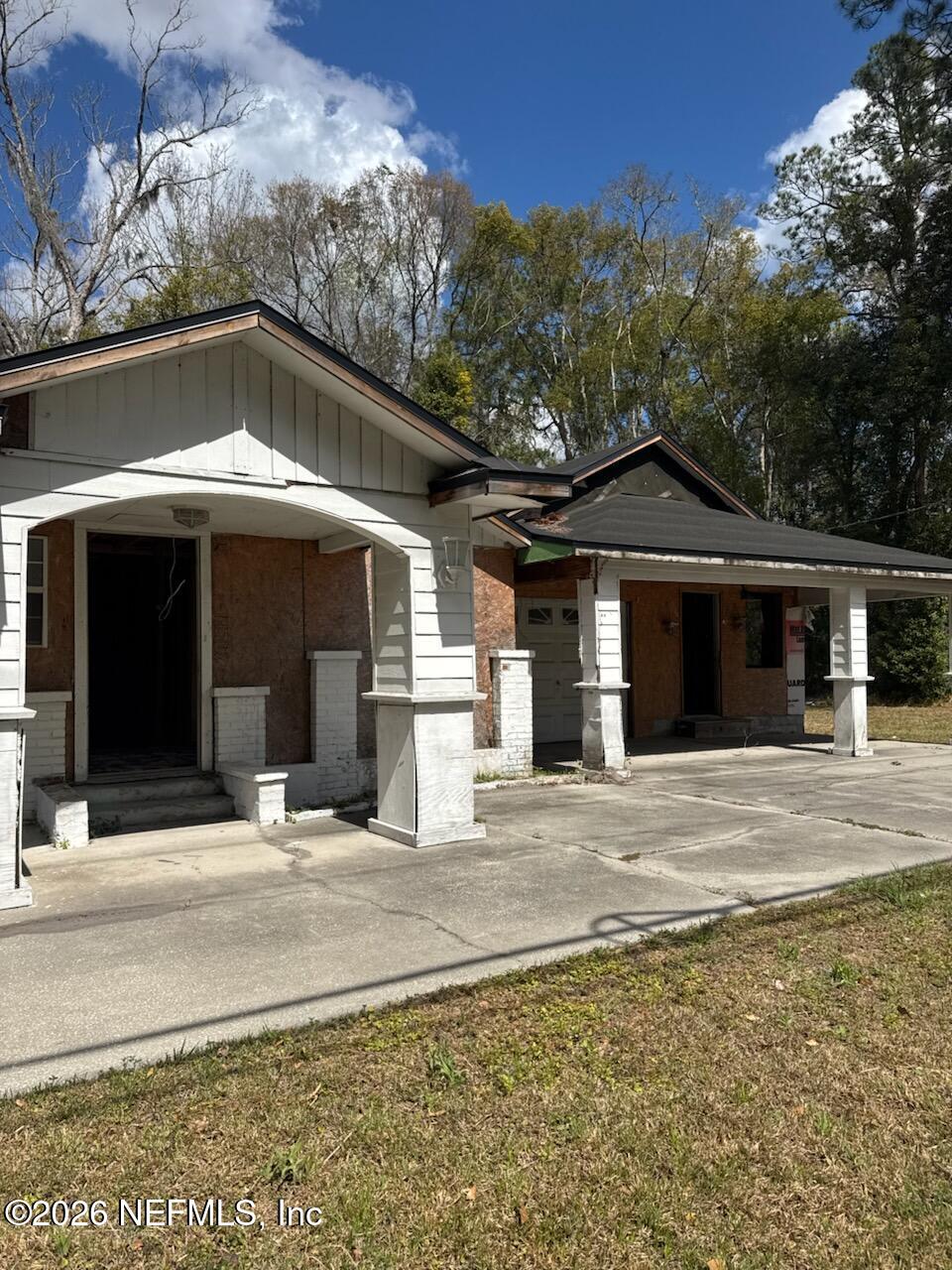 541 Highway 90 Baldwin, FL 32234 - Photo 3 of 14 a front view of a house with yard