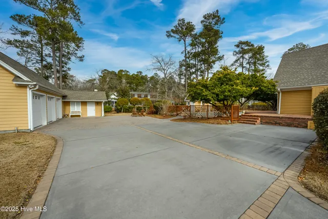 $589,000 | 103 Lakeside Drive, Tabor City, NC 28463