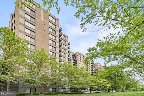 $2,650 | 2451 Midtown Avenue, Unit 1114, Alexandria, VA 22303
