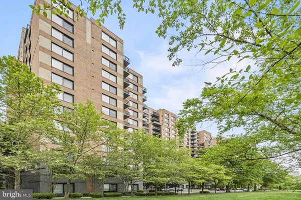 $2,650 | 2451 Midtown Avenue, Unit 1114, Alexandria, VA 22303