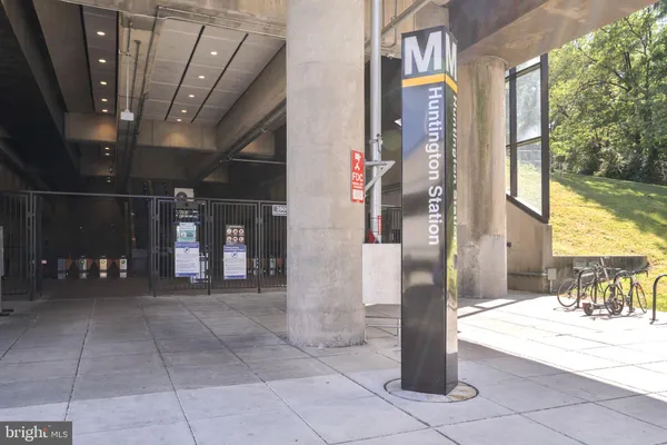 $2,650 | 2451 Midtown Avenue, Unit 1114, Alexandria, VA 22303