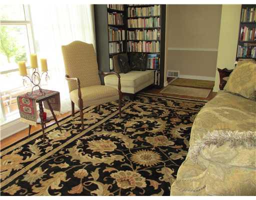 2513 Collins Road Pittsburgh, PA 15235 - Photo 5 of 19 Living Room.